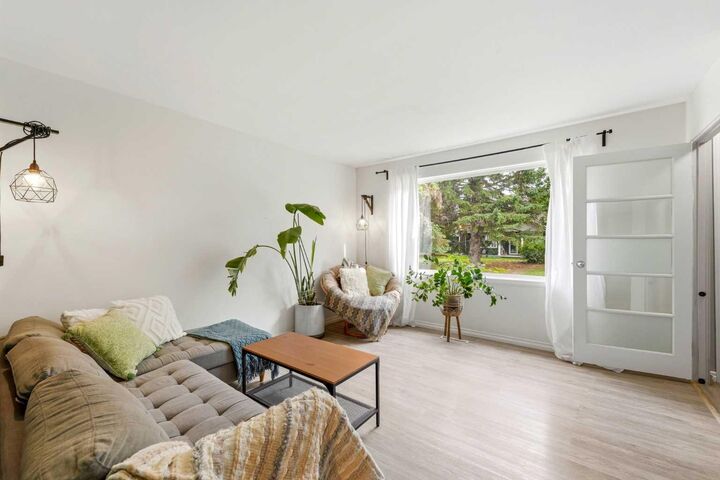 Property Photo:  442 Regal Park NE  AB T2E 0S6 