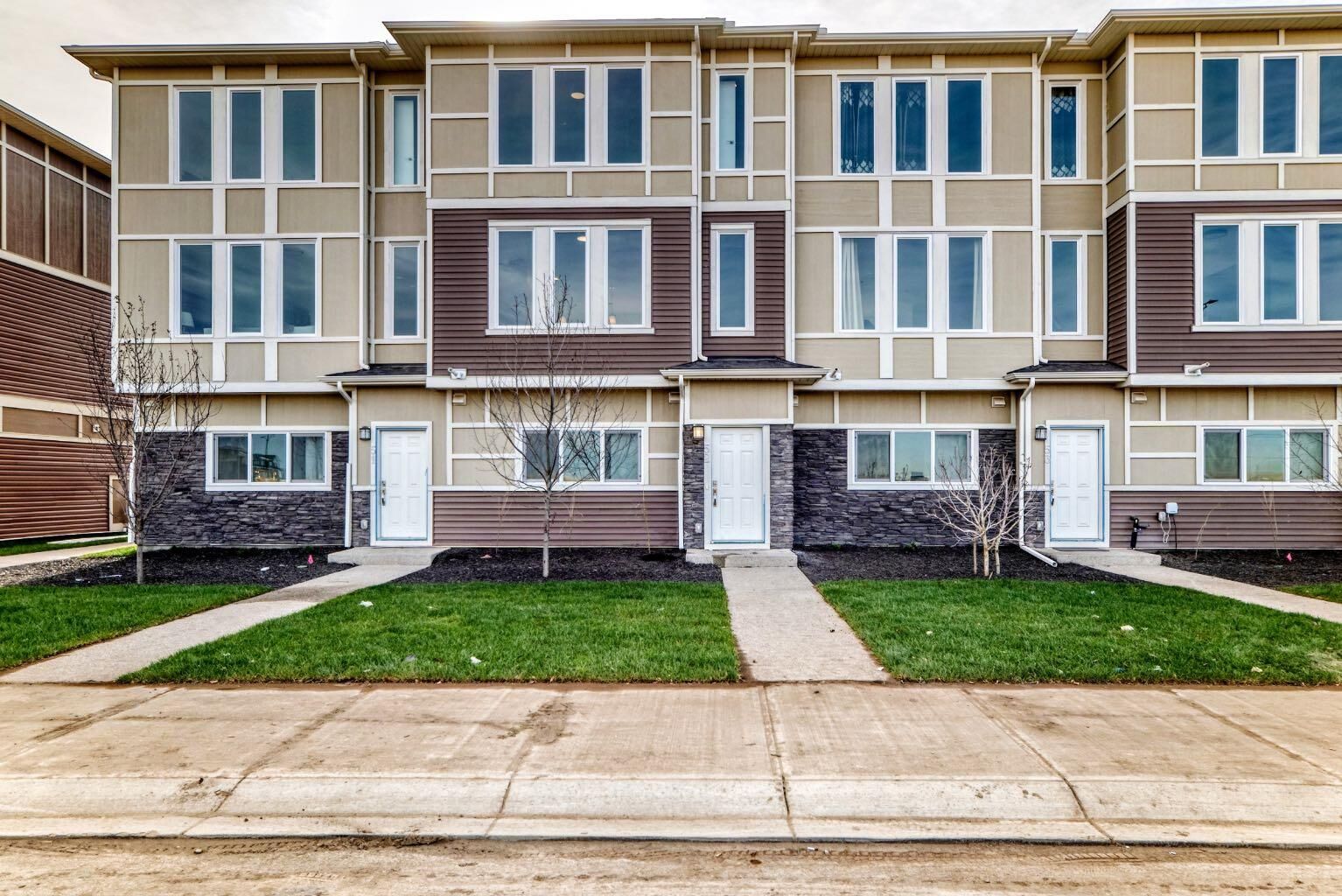 Property Photo:  86 145 Chelsea Mews  AB T1X 3H1 
