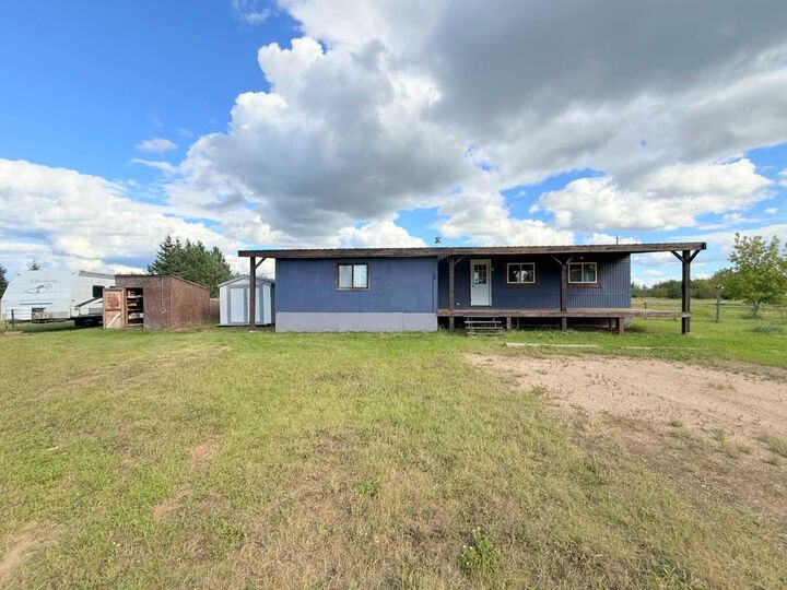 Property Photo:  665059 Range Road 230 2  AB T9S 2A8 