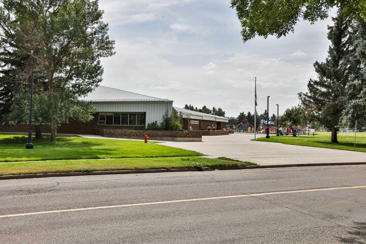 Property Photo:  49 Meadowlark Boulevard N  AB T1H 4R4 