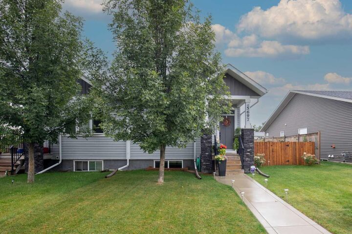 Property Photo:  5697 45 Avenue  AB T4L 1M6 