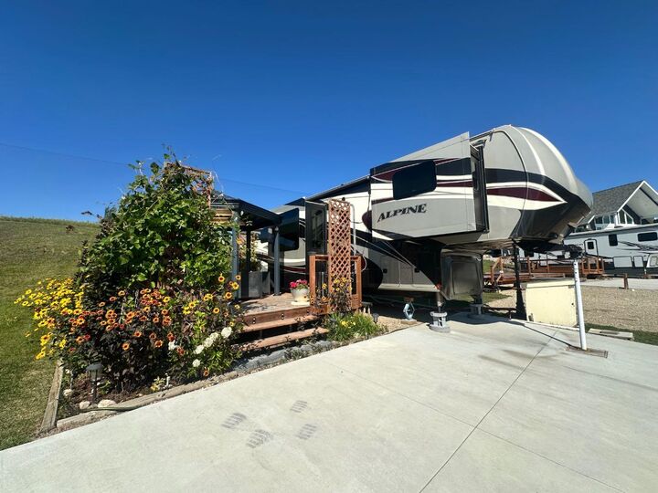 Property Photo:  25054 South Pine Lake Rd. 6098  AB T0M 1R0 