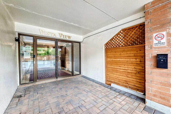 Property Photo: 5204 Dalton Drive NW 609 AB T3A 3H1