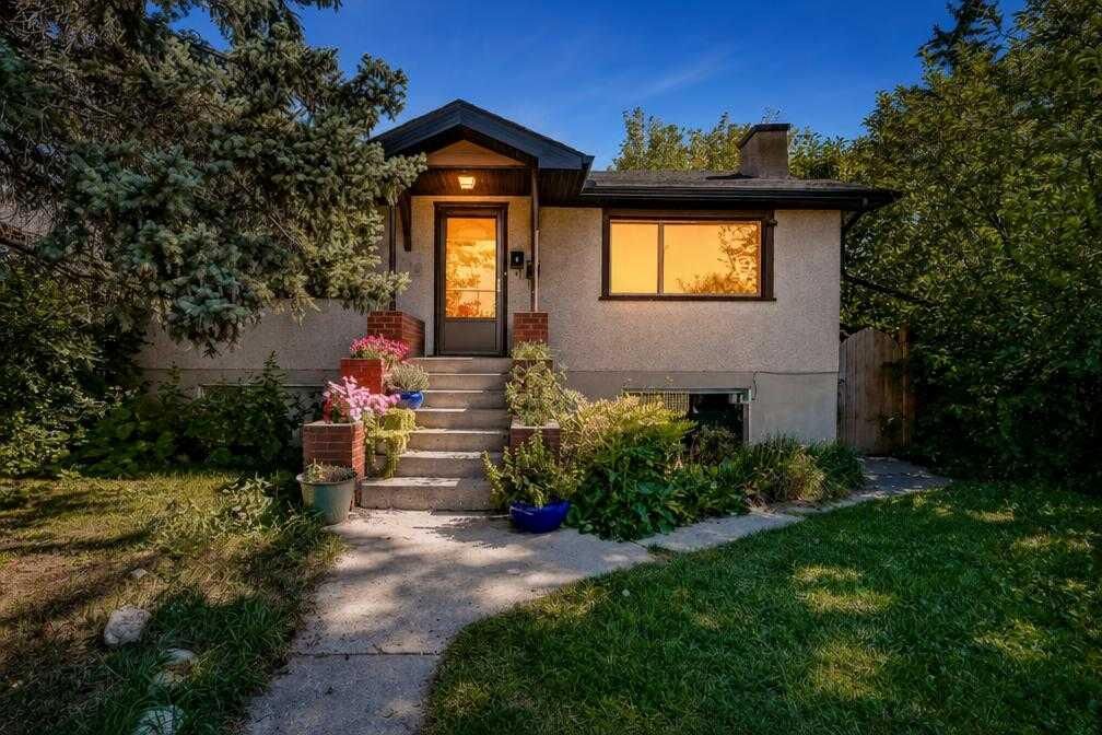 Property Photo:  1708 50 Street SE  AB T2A 1S8 