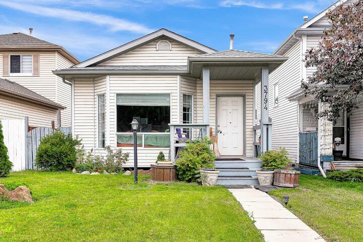 Property Photo:  3794 Catalina Boulevard NE  AB T1Y 6Y2 