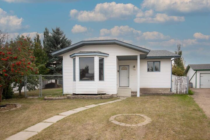 Property Photo:  65 Sunrise Close  AB T0M 0J0 