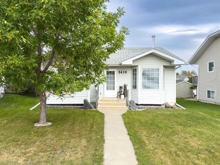 Property Photo:  5410 61 Avenue Close  AB T4T 1N8 