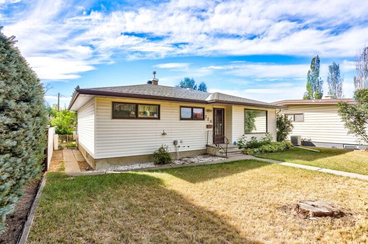 Property Photo:  726 10 Avenue S  AB T1K 0A1 