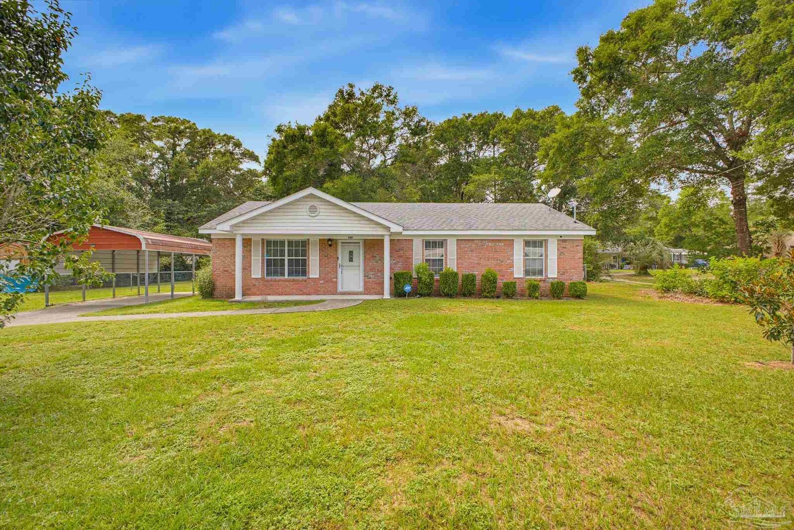 Property Photo: 5119 Cherry Blossom Ln FL 32570
