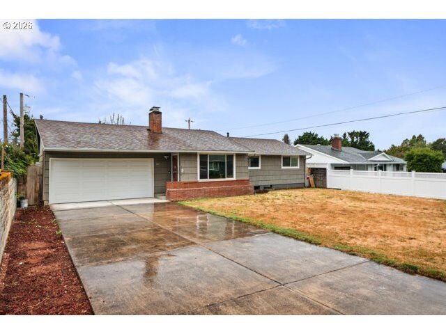 Property Photo: 3347 SE 180th Ave OR 97236