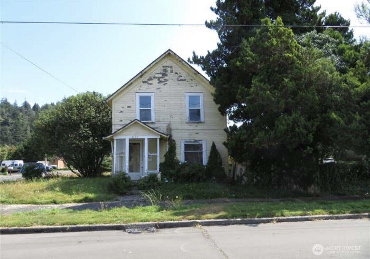 Property Photo:  1125 E 2nd Street  WA 98520 