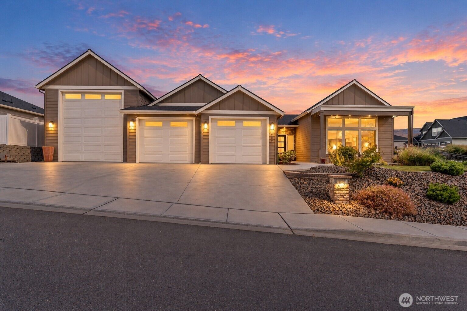 Property Photo:  2659  Parkette St SE  WA 98802 