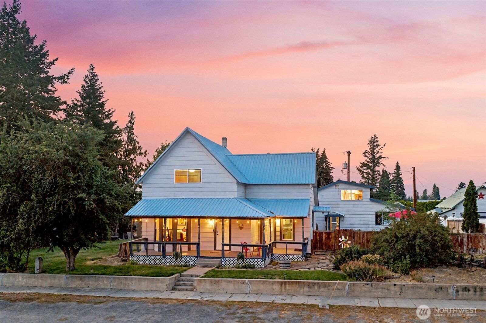 Property Photo: 211 E Birch St WA 98858