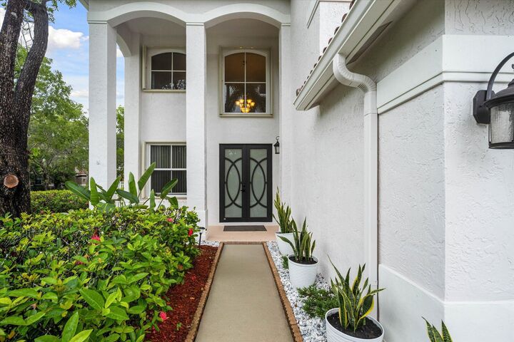 Property Photo:  890 Hawthorn Terrace  FL 33327 
