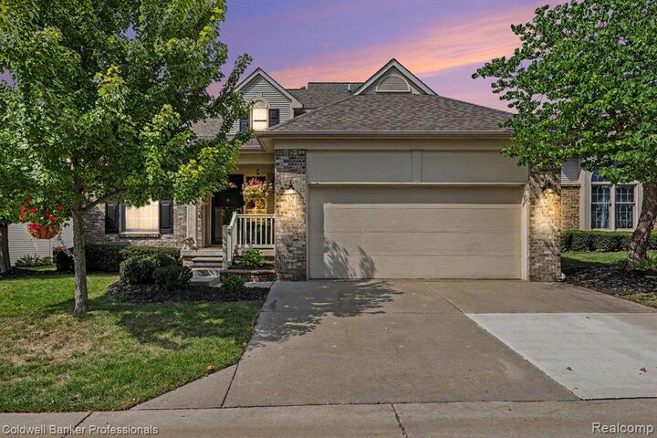 Property Photo:  613 Rolling Hills Lane  MI 48446 