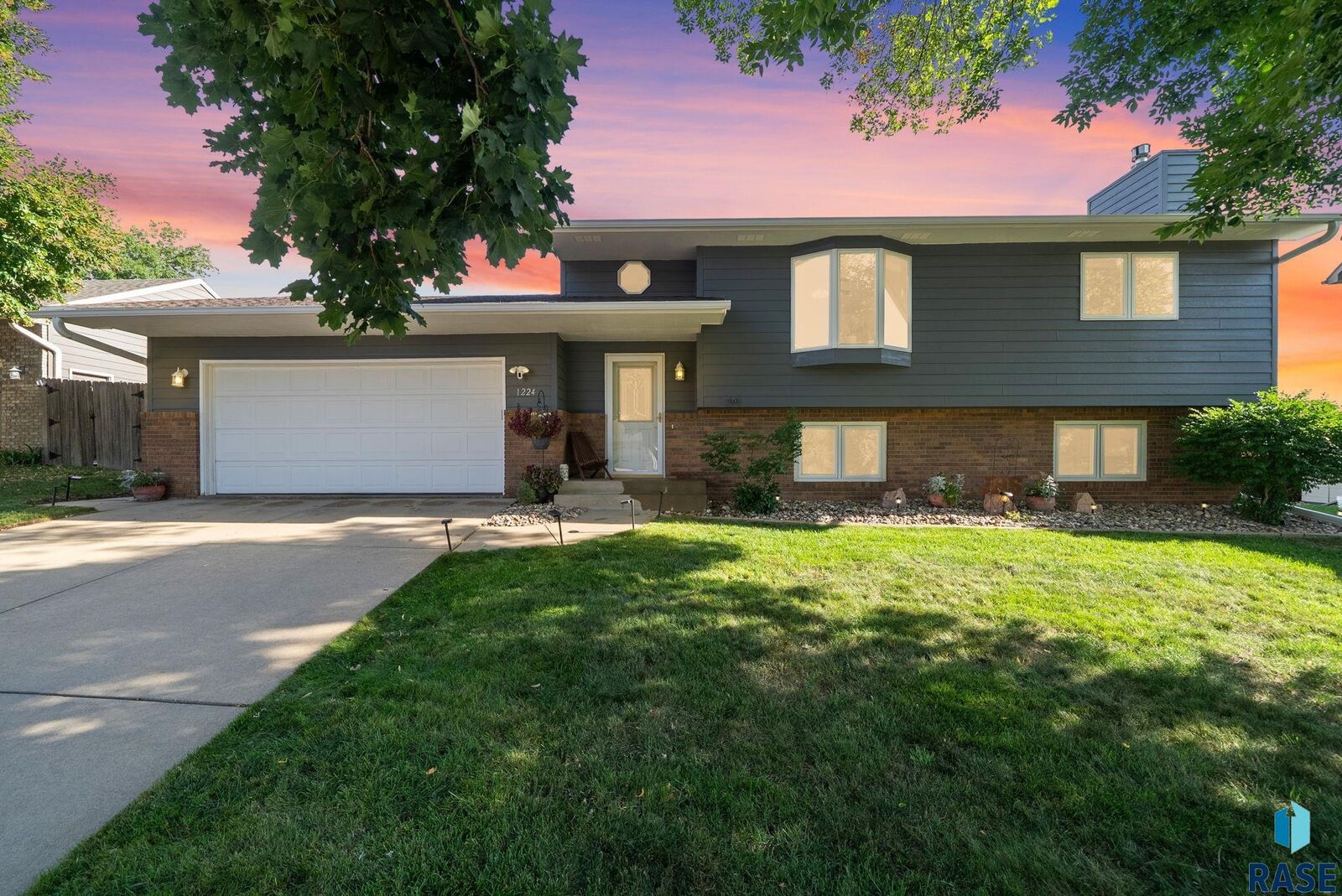 Property Photo: 1224 S Dunham Cir SD 57106