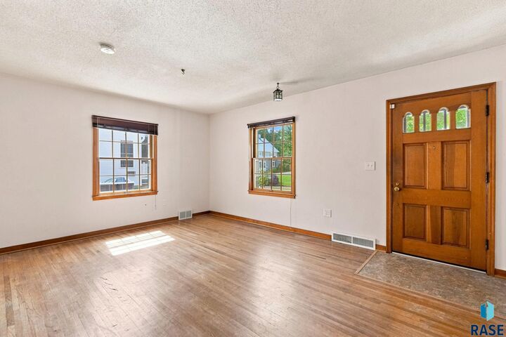 Property Photo:  1100 S Glendale Ave  SD 57105 