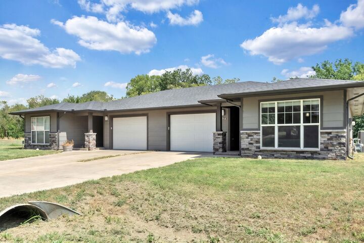 Property Photo:  1027-1029 N H St  KS 67152 