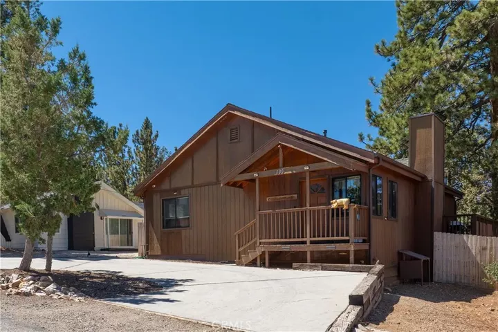 Property Photo: 630 Villa Grove Avenue CA 92314