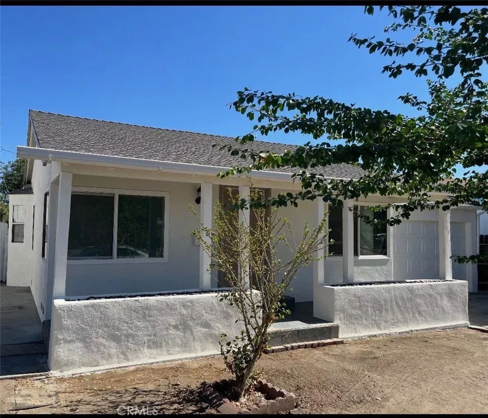 Property Photo: 11822 Rialto CA 91352