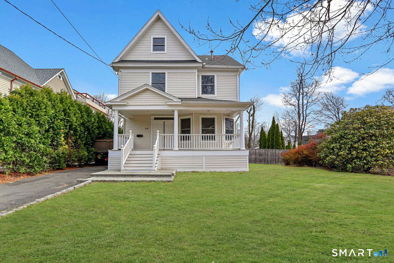 Property Photo:  