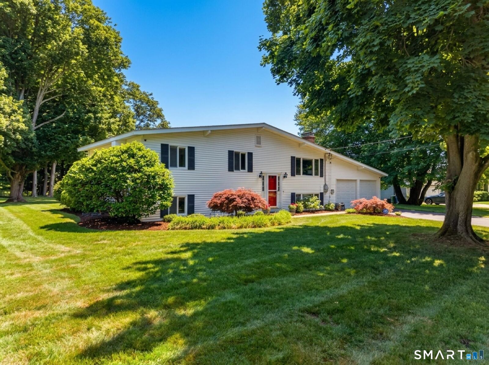 Property Photo:  5 Tudor Court East  CT 06475 