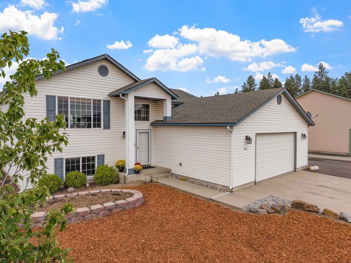 Property Photo:  415 Simpson Pkwy  WA 99004 