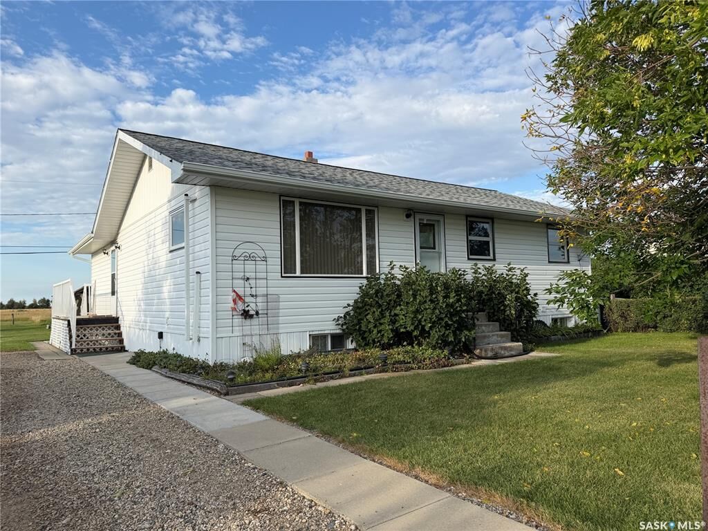 Property Photo:  2 Railway Avenue  SK S0K 1C0 