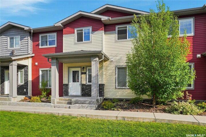 Property Photo:  3440 Avonhurst Drive 402  SK S4R 2E1 
