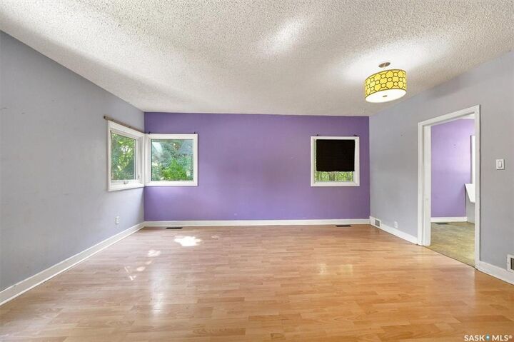 Property Photo:  2204 Lorne Avenue  SK S7J 0R9 