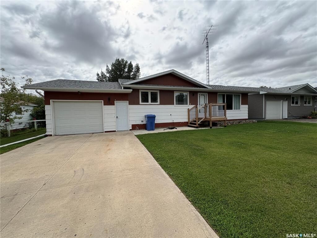 Property Photo:  109 March Avenue E  SK S0A 2A0 