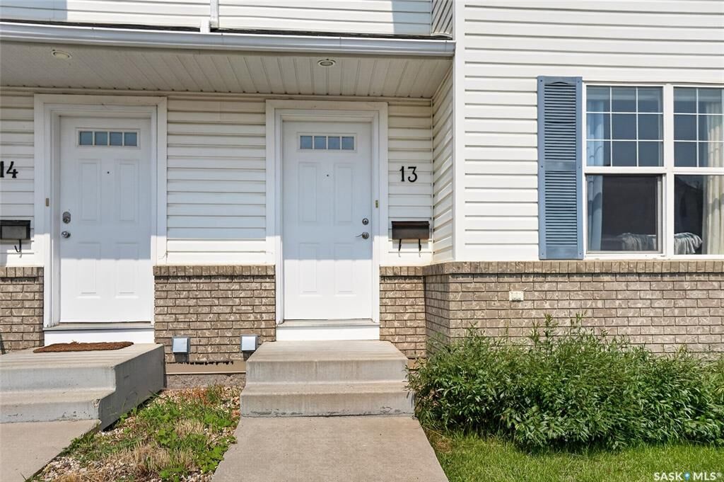 Property Photo:  102 Pawlychenko Lane 13  SK S7V 1G9 