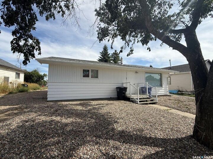 Property Photo:  607 5th Street W  SK S0L 1A0 