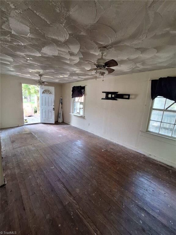 Property Photo:  207 Crestwood Circle  NC 27260 