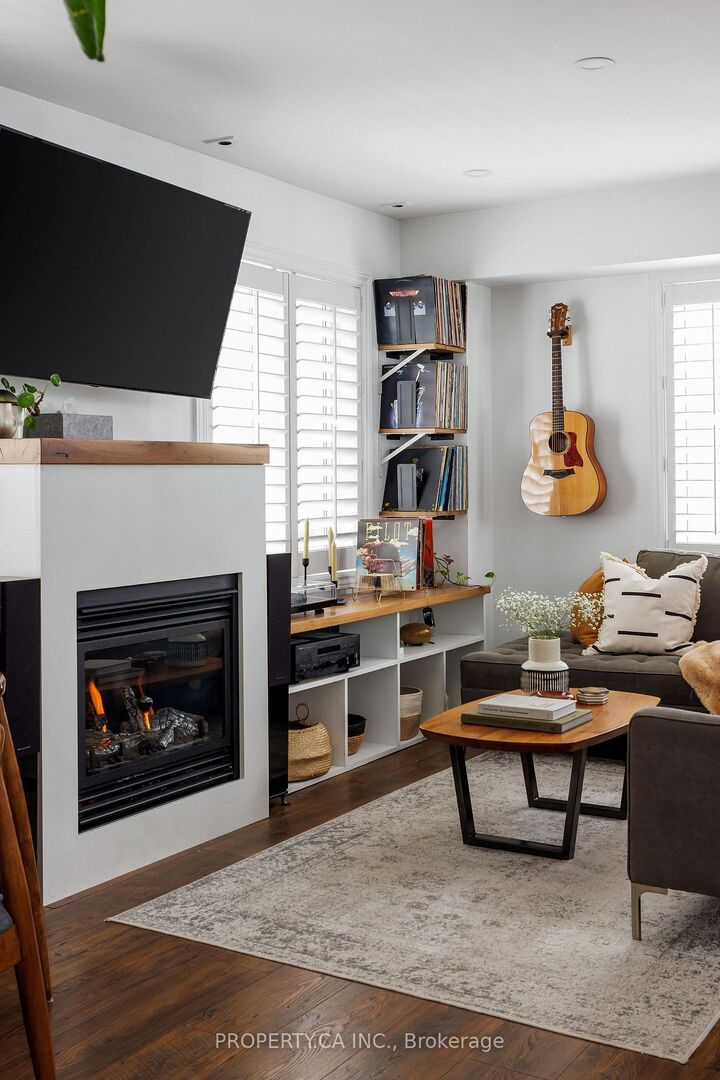Property Photo:  12 Sudbury Street 819  ON M6J 3W7 