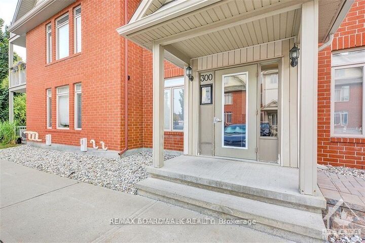 Property Photo:  300 Meilleur Private F  ON K1L 0A2 