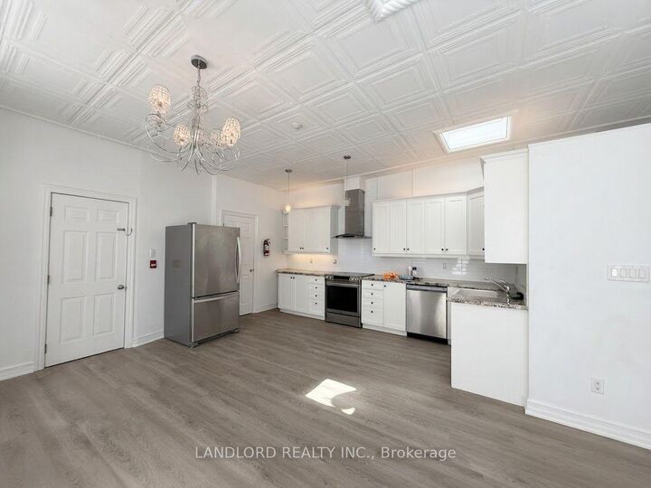 Property Photo:  385 Jane Street Upr. Fr  ON M6S 3Z3 