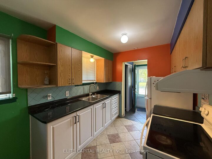 Property Photo:  332 Burrows Hall Boulevard  ON M1B 1H7 