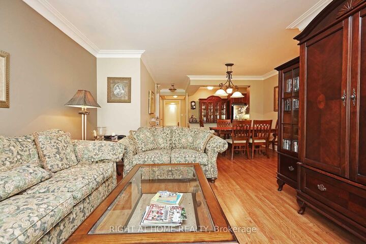 Property Photo:  38 William Carson Crescent 615  ON M2P 2H2 