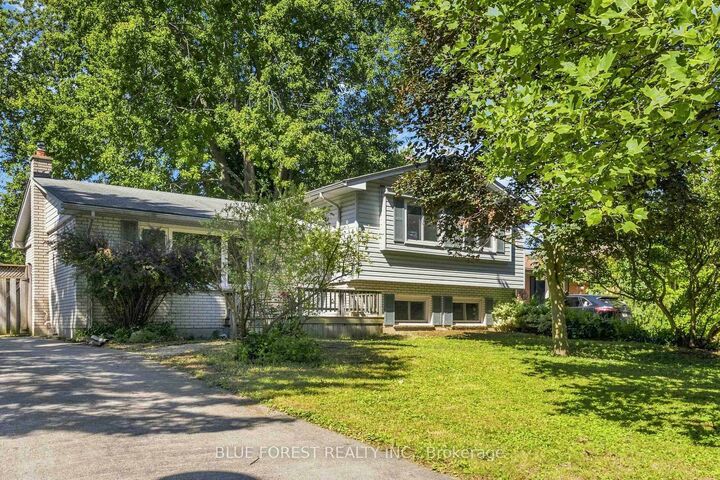 Property Photo:  59 Scotchpine Crescent  ON N6G 2E1 
