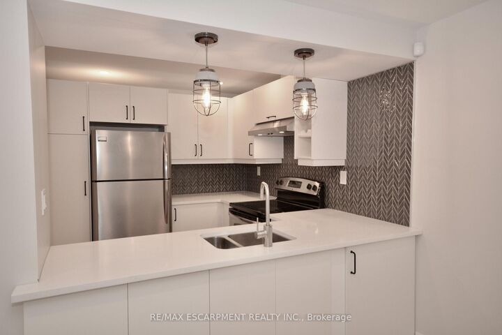 Property Photo:  17 Inverness Avenue W Lower  ON L9C 1A1 