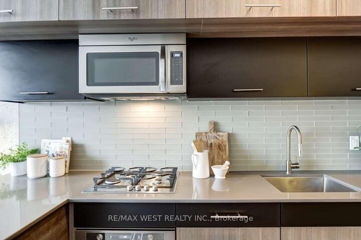 Property Photo: 205 Manning Avenue 413 ON M6J 2K7