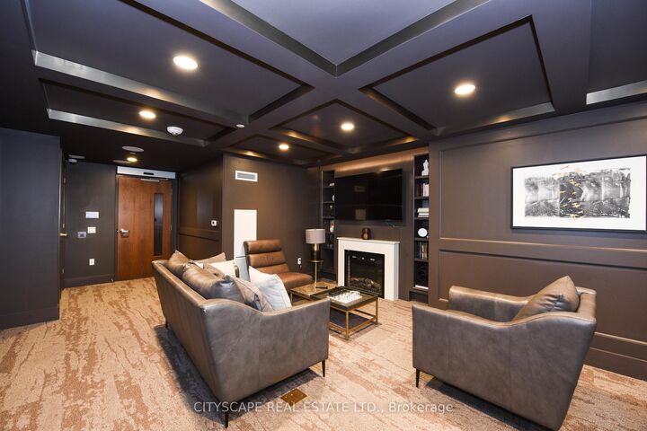 Property Photo:  1050 Main St E Main Street E 426  ON L9T 6H7 