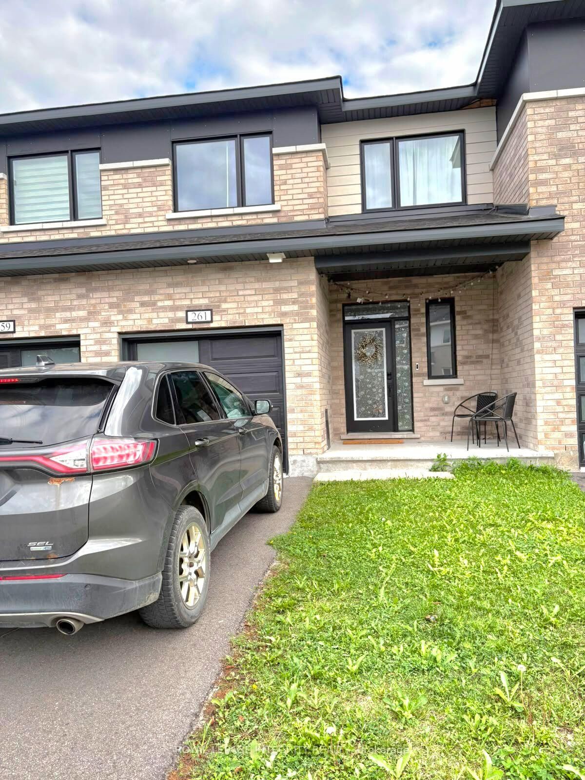 Property Photo:  261 Ormiston Crescent  ON K2J 7E4 