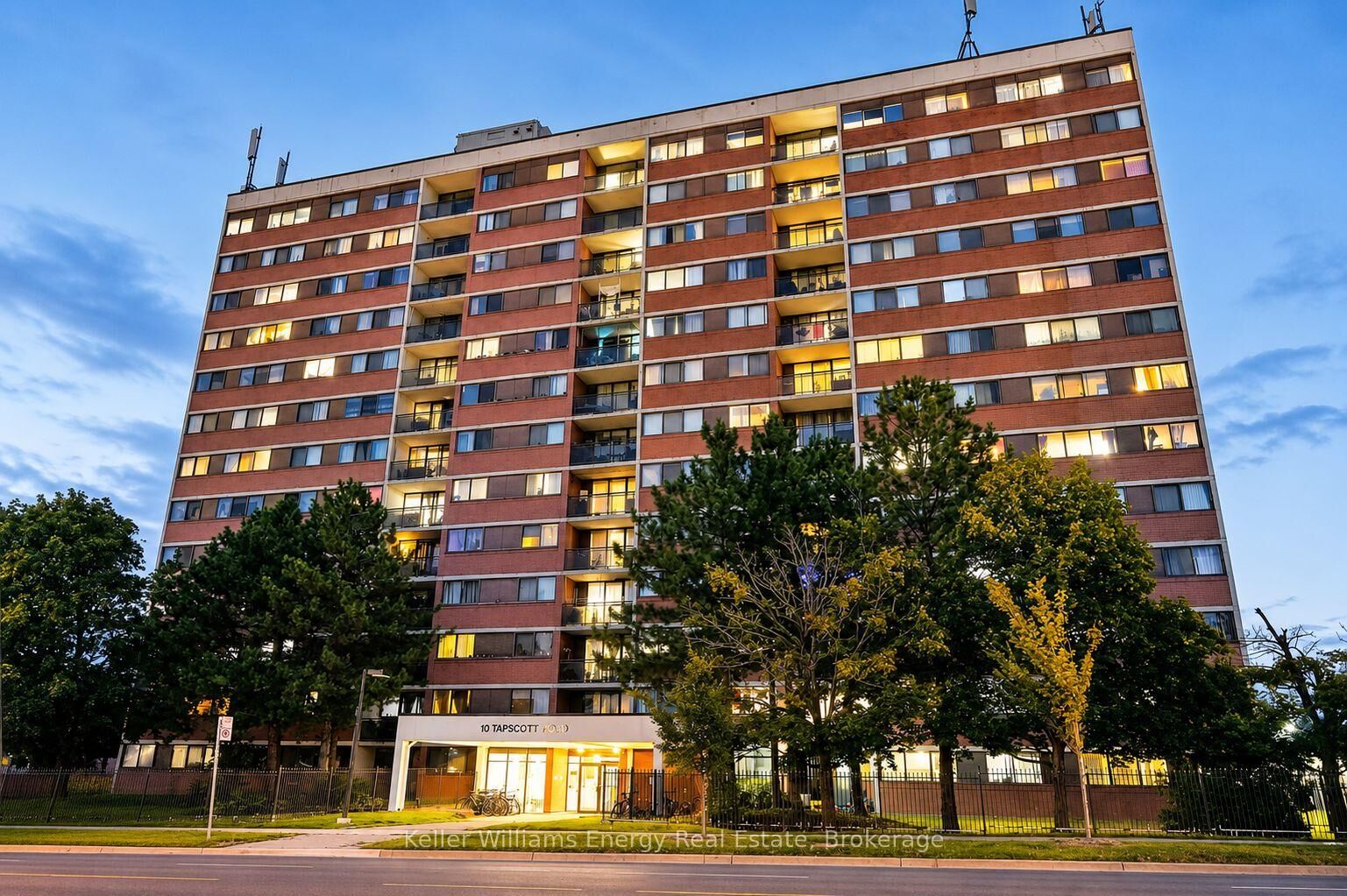 Property Photo:  10 Tapscott Road 813  ON M1B 3L9 