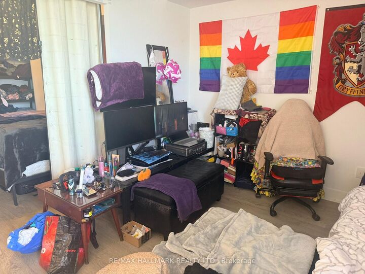 Property Photo:  2550 Simcoe Street N 1501  ON L1L 0R5 