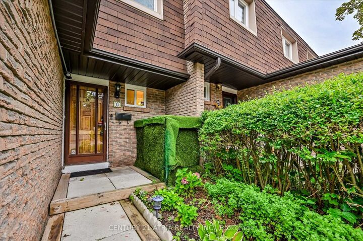 Photo de la propriété: 19 Aspenwood Drive ON M2H 3E1