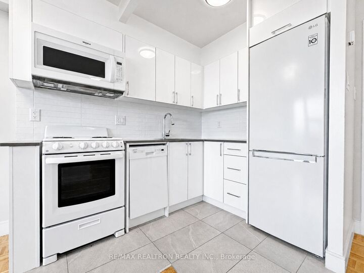 Property Photo:  1500 Bathurst Street 907  ON M5P 3L3 