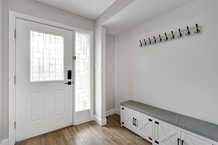 Property Photo:  122 Laurel Street  ON N6H 4X1 