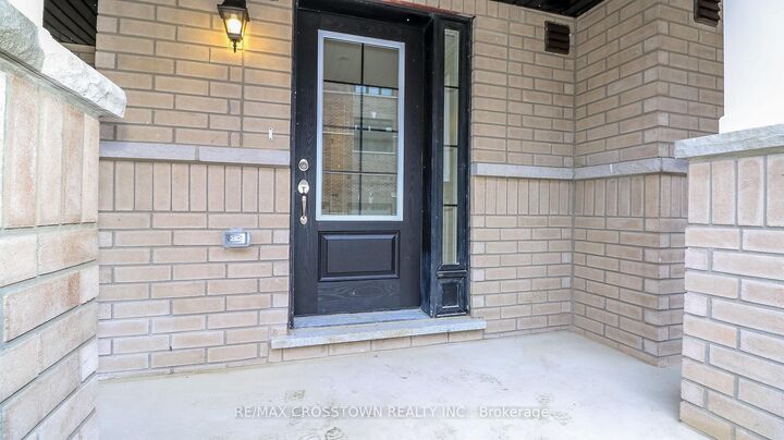 Property Photo:  1987 Matteer Court 31  ON L9S 0V2 